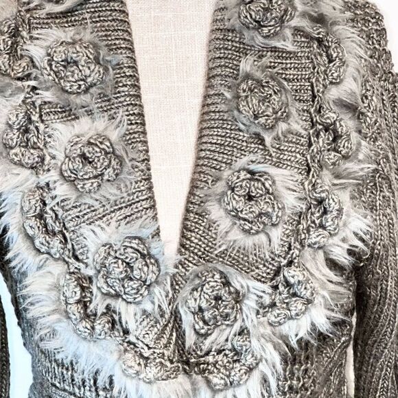 Roz & Ali Cable Knit Faux Fur Crocheted buttons & embellish Sz PL * Host Pick * - Picture 3 of 9